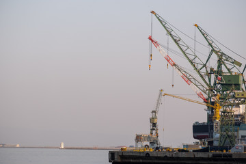 Fototapeta premium shipyard crane at Port of Kobe