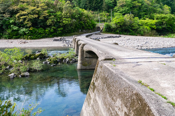 Naklejka premium 高知県 四万十川 向山沈下橋 上岡沈下橋