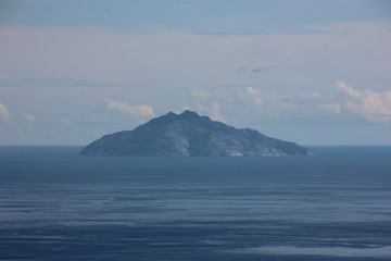 Fototapeta na wymiar Isola di Montecristo, vista dall'isola d'Elba. Arcipelago Toscano, Italia