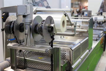 Food packaging machine