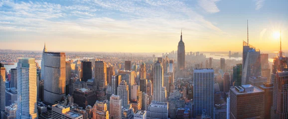 Schilderijen op glas Panoramisch uitzicht op Empire State Building en Manhatten bij zonsondergang. New Yorkse stad. New York. VS © conceptualmotion