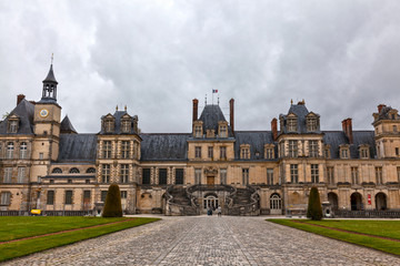 Fototapeta na wymiar The castle of Fontainebleau in France