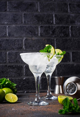 Margarita cocktail with lime and ice - obrazy, fototapety, plakaty