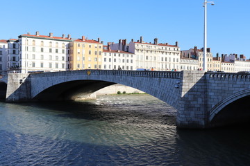 Fototapeta premium Lyon - Le Pont Bonaparte sur la rivière Saône inauguré en 1950