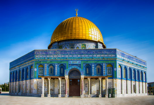 Felsendom in Jerusalem bei blauem Himmel