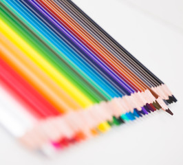 Obraz premium colored pencils lying in row