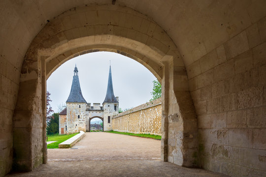 Tours, rempart et fortifications de l'entr&eacute;e principale de l'abbaye du Bec Hellouin, Normandie, France
