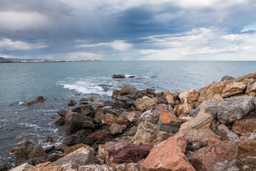 Fototapeta na wymiar Costa Mediterránea un dia nublado