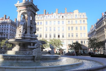 Fototapeta na wymiar Lyon - La place des Jacobins et sa fontaine