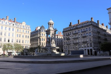 Lyon - La place des Jacobins et sa fontaine
