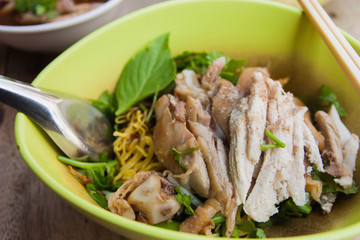 Chicken noodle style thai