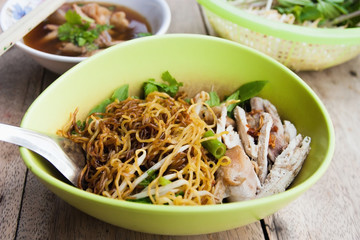 Chicken noodle style thai