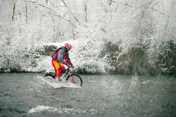 Race by mountain bike on icy water