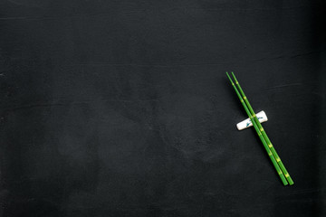 bamboo sticks for sushi and maki on black background top view mockup © 9dreamstudio