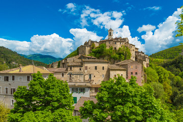 Fototapeta premium Rocchette, Torri in Sabina (Italy) - A little uninhabited medieval village in the heart of the Sabina, Lazio region, during the spring