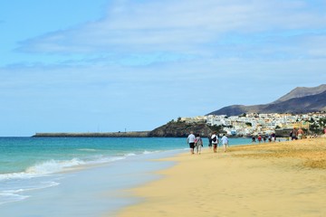 Fototapeta na wymiar Picuresque Jandia Playa (beach) at the Atlantic Ocean, on the island of Fuerteventura in the Morro Jable village 