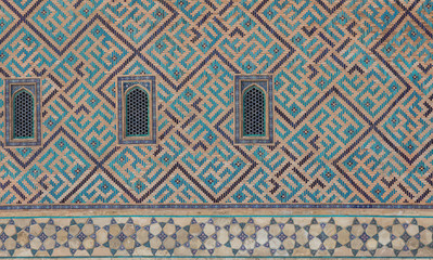 Obraz premium ancient wall of a mosque of mosaic tiles