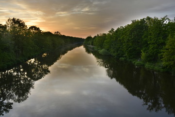 Fototapeta na wymiar Koniec dnia nad rzeką Odrą