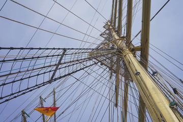 Hauptmast eines großen Segelschiffs