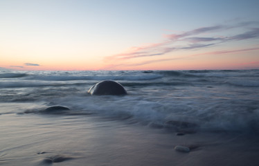 Fototapeta na wymiar Beautiful ocean sunset with rocks and waves