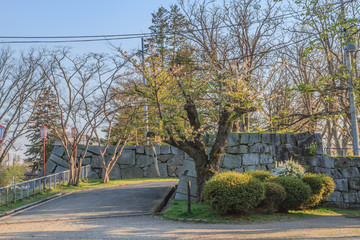 春の盛岡城の車御門跡の風景