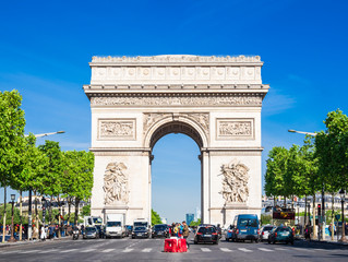パリ　シャンゼリゼ通りと凱旋門