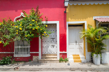 Fototapeta na wymiar Colorful facade in colonial houses in Cartagena de Indias. Colombia