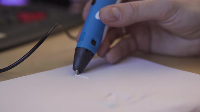 Static view of drawing with 3d pen in three dimensions.