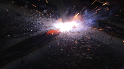 Metal welding by an electrode.