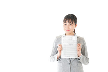履歴書を持つビジネスウーマン