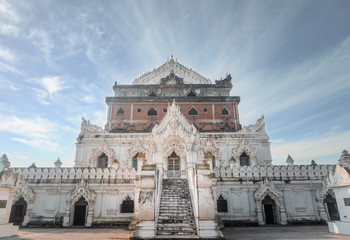 Fototapeta premium Old Buddhist Temple Long Exposure