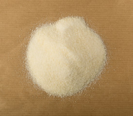 Dry gelatine powder and granules used as a gelling agent
