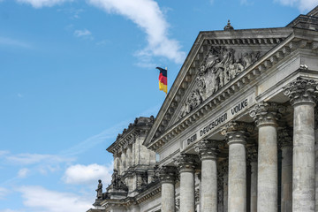 Reichstag Berlin an einem sonnigen Tag