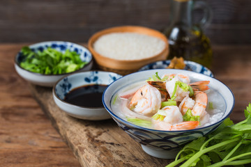 Nutritious and delicious seafood porridge，Rice shrimp scallop porridge