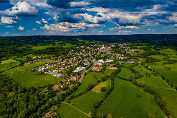 Fototapeta na wymiar Das Dorf Schotten in Hessen aus der Luft