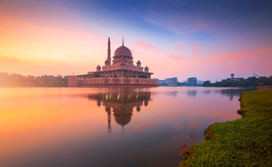 Floating mosque during sunrise. Putra Mosque, Putrajaya, Malaysia. - 268971326