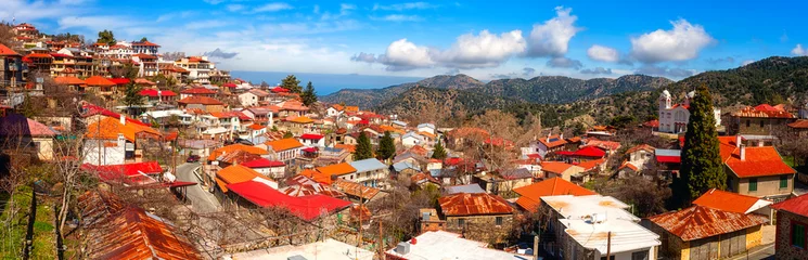 Outdoor kussens Pedoulas cozy village in Troodos mountains, Cyprus, panoramic view. Scenic cityscape with tiled roofs and blue sky, Marathasa valley, Lefkosia (Nicosia) district © larauhryn