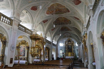 Fototapeta na wymiar Barocke Innenausstattung Kirche in Au am Inn