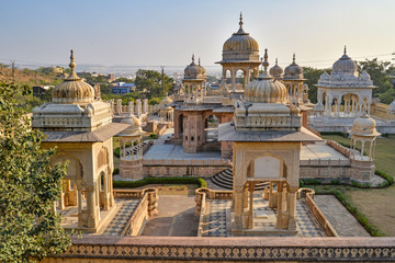 Group of cenotaphs with hill backdrop, Royal Gaitor, Jaipur, Rajasthan - obrazy, fototapety, plakaty