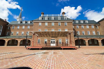 Obraz premium View of the Second Empire architecture of Alexandria City Hall with the Wiley F. Mitchell, Jr. Pavilion fronting the building in Market Square, Alexandria, Virginia