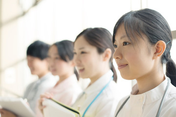 Fototapeta premium 微笑む看護師