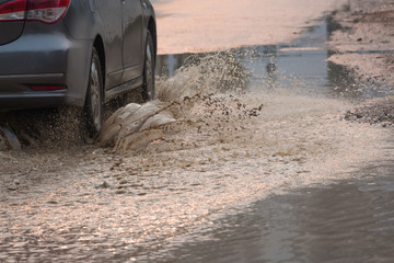 Cars whistling through sewage roads