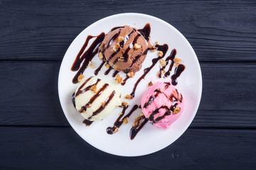 Ice cream with walnuts and chocolate topping