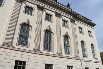 Fototapeta na wymiar building (humboldt-universitat) at unter den linden in berlin (germany)