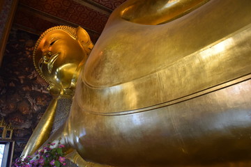 Bouddha couché wat phra kaeo Bangkok Thailande