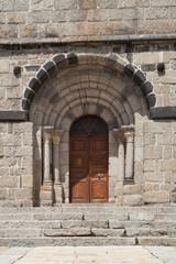 Portail de l'église de Saint-Chély d'Apcher (Lozère)
