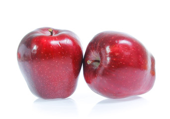 Fototapeta na wymiar Red apple isolated on white.