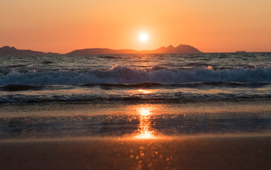 Fototapeta premium Beautiful sunset reflected on the beach