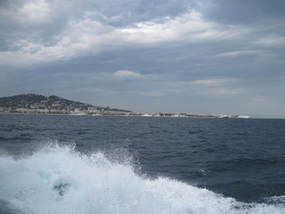sea and cloudy blue sky