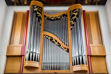 Organ, keyboard instrument of more pipe divisions 